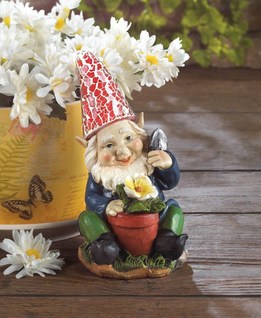 Gardening Gnome Solar Statue 