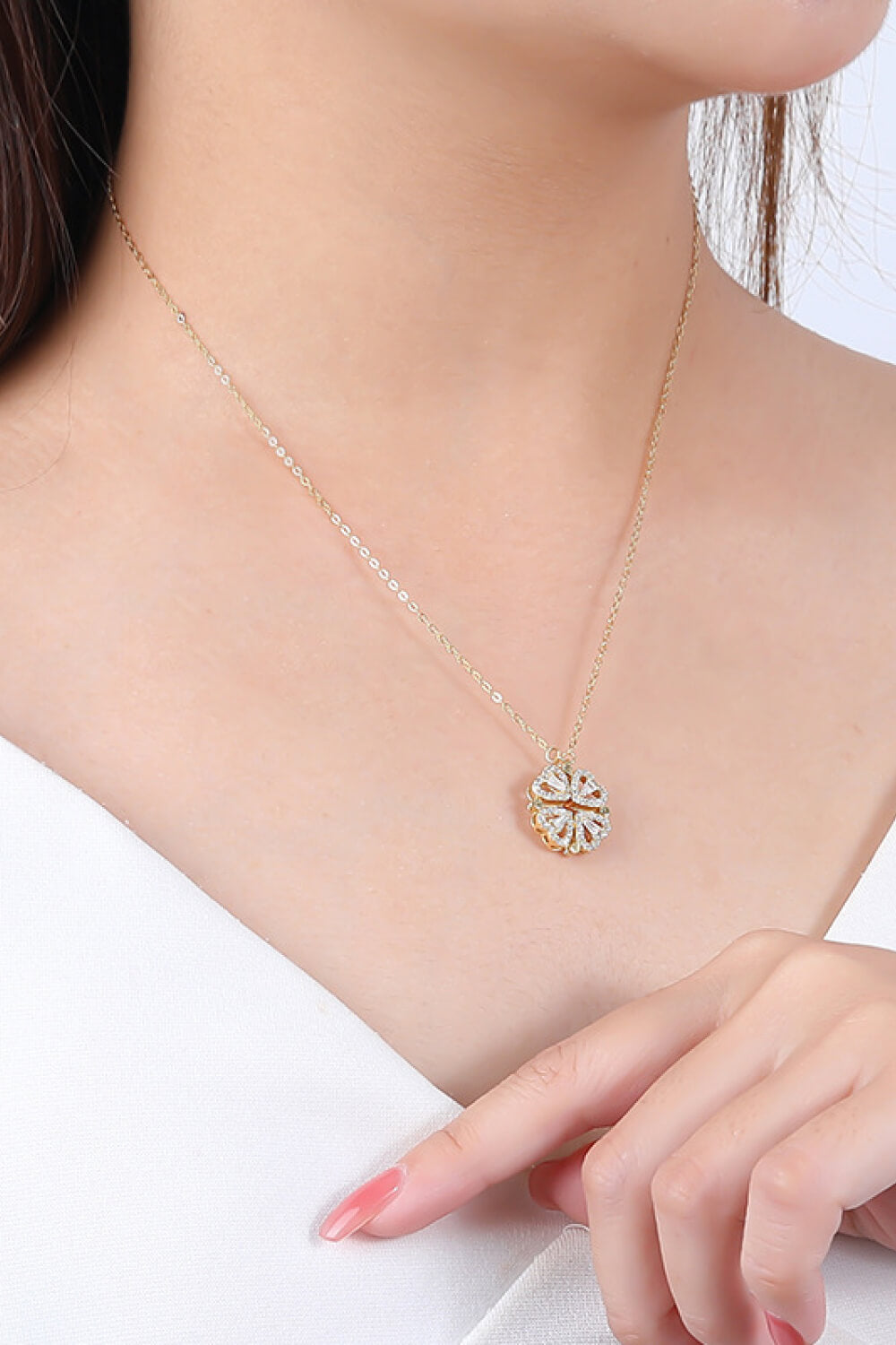 Two Ways To Wear Four Leaf Clover Pendant Necklace