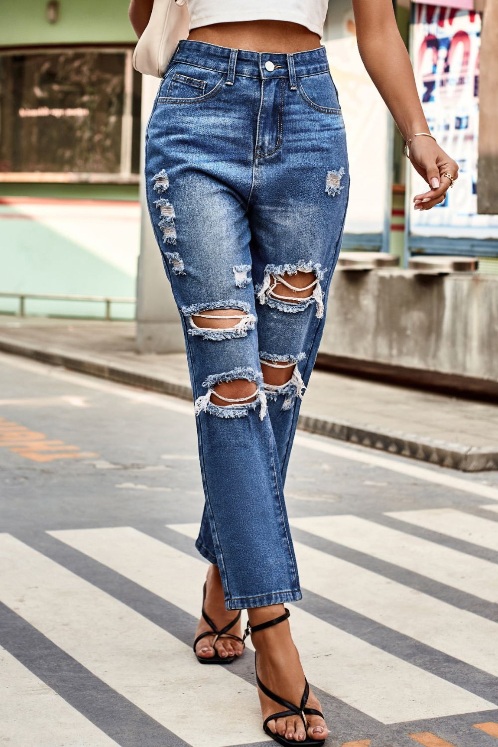 Distressed Buttoned Jeans with Pockets