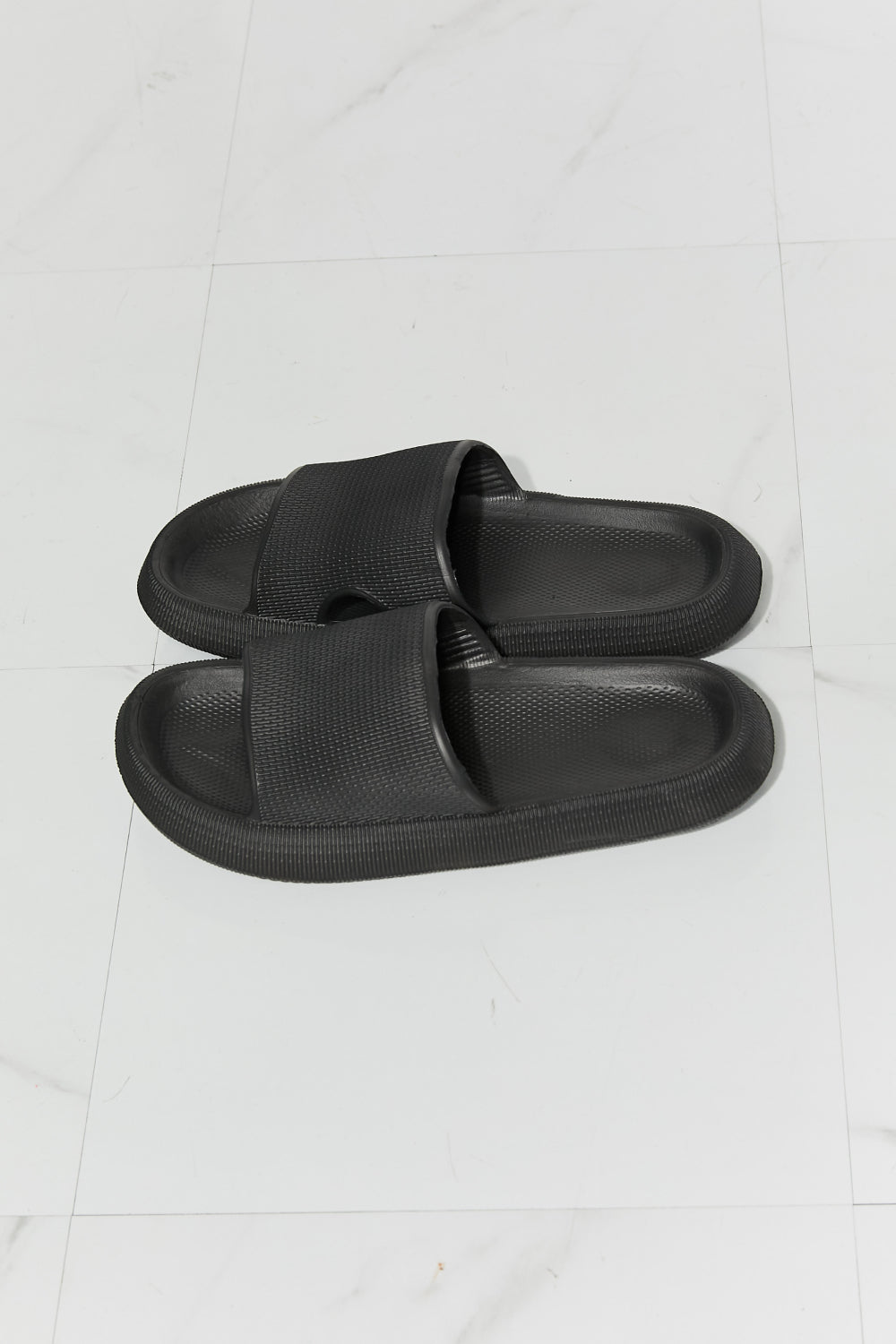 MMShoes Arms Around Me Open Toe Slide in Black