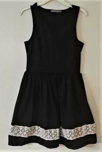 NWT ANTHROPOLOGIE Finn & Clover Black Dress L